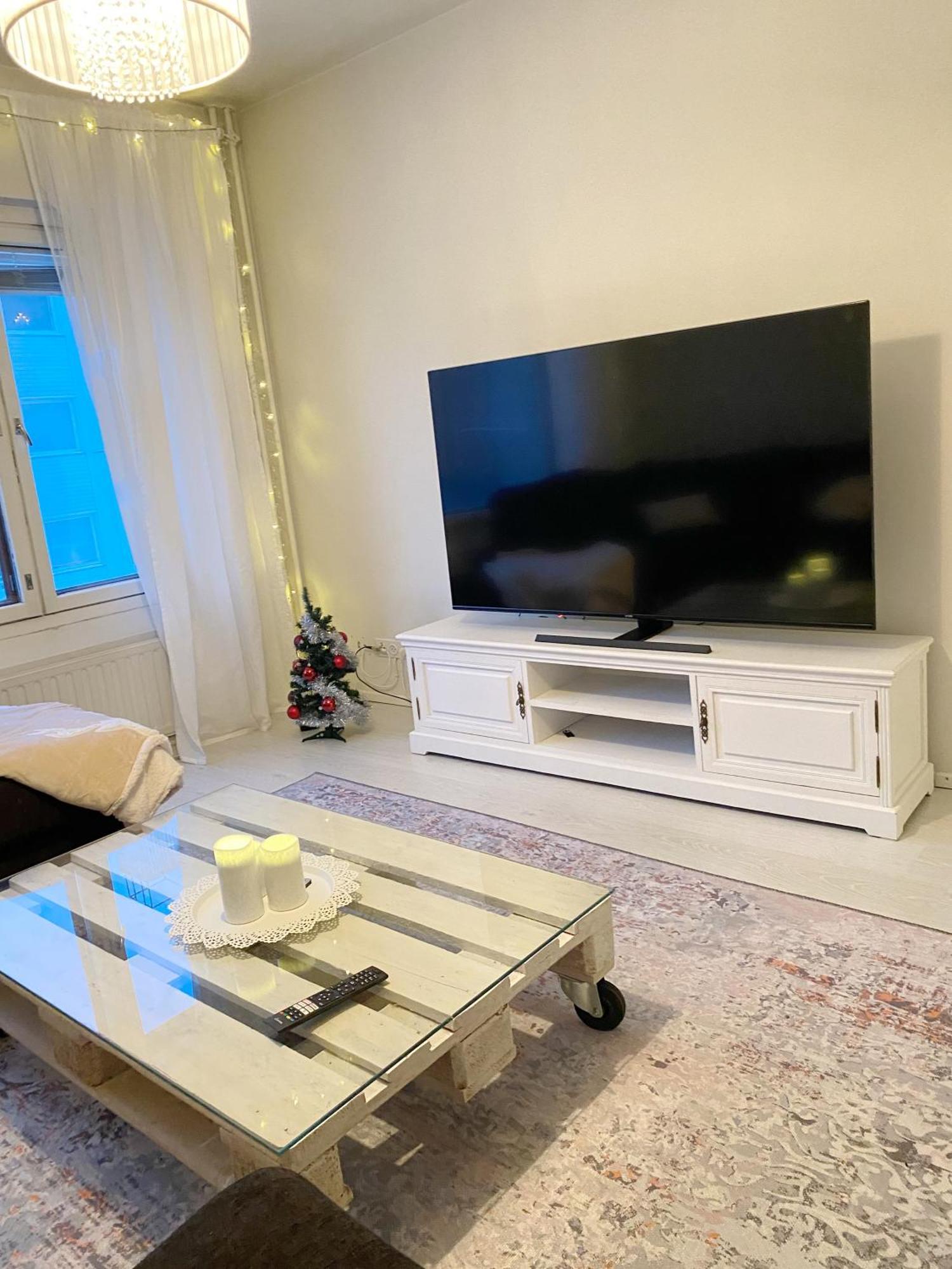 Spacious Home In Heart Of City โรวานิเอมิ ภายนอก รูปภาพ