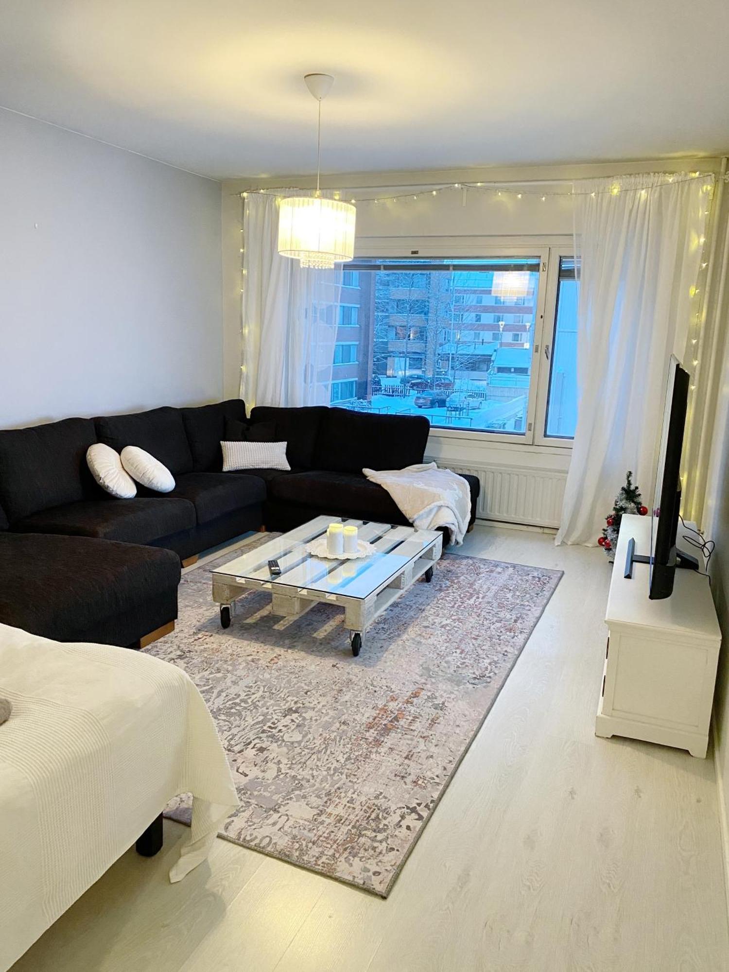 Spacious Home In Heart Of City โรวานิเอมิ ภายนอก รูปภาพ