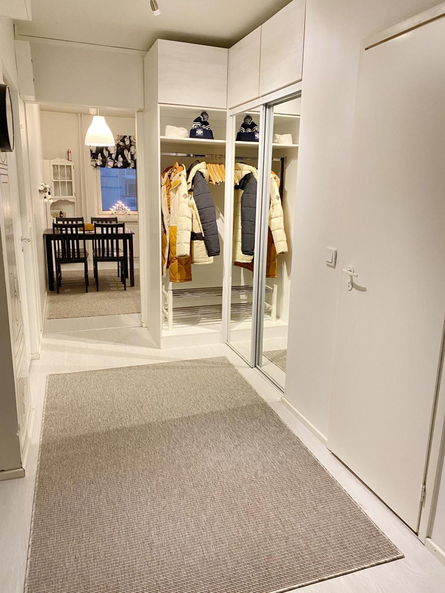 Spacious Home In Heart Of City โรวานิเอมิ ภายนอก รูปภาพ