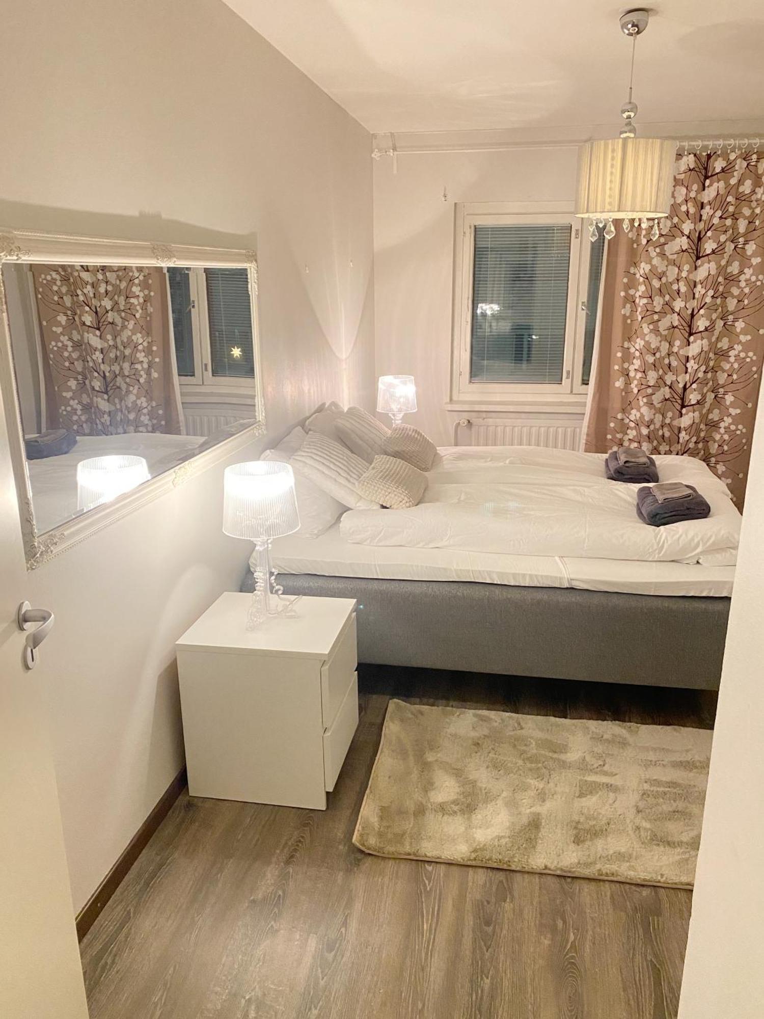 Spacious Home In Heart Of City โรวานิเอมิ ภายนอก รูปภาพ