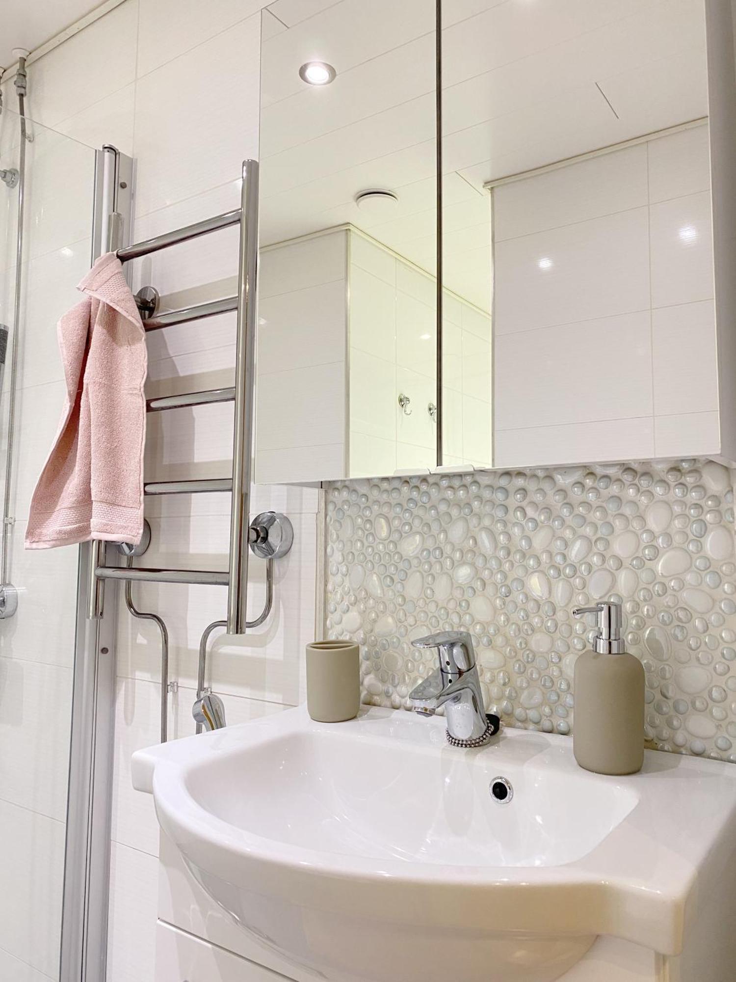Spacious Home In Heart Of City โรวานิเอมิ ภายนอก รูปภาพ