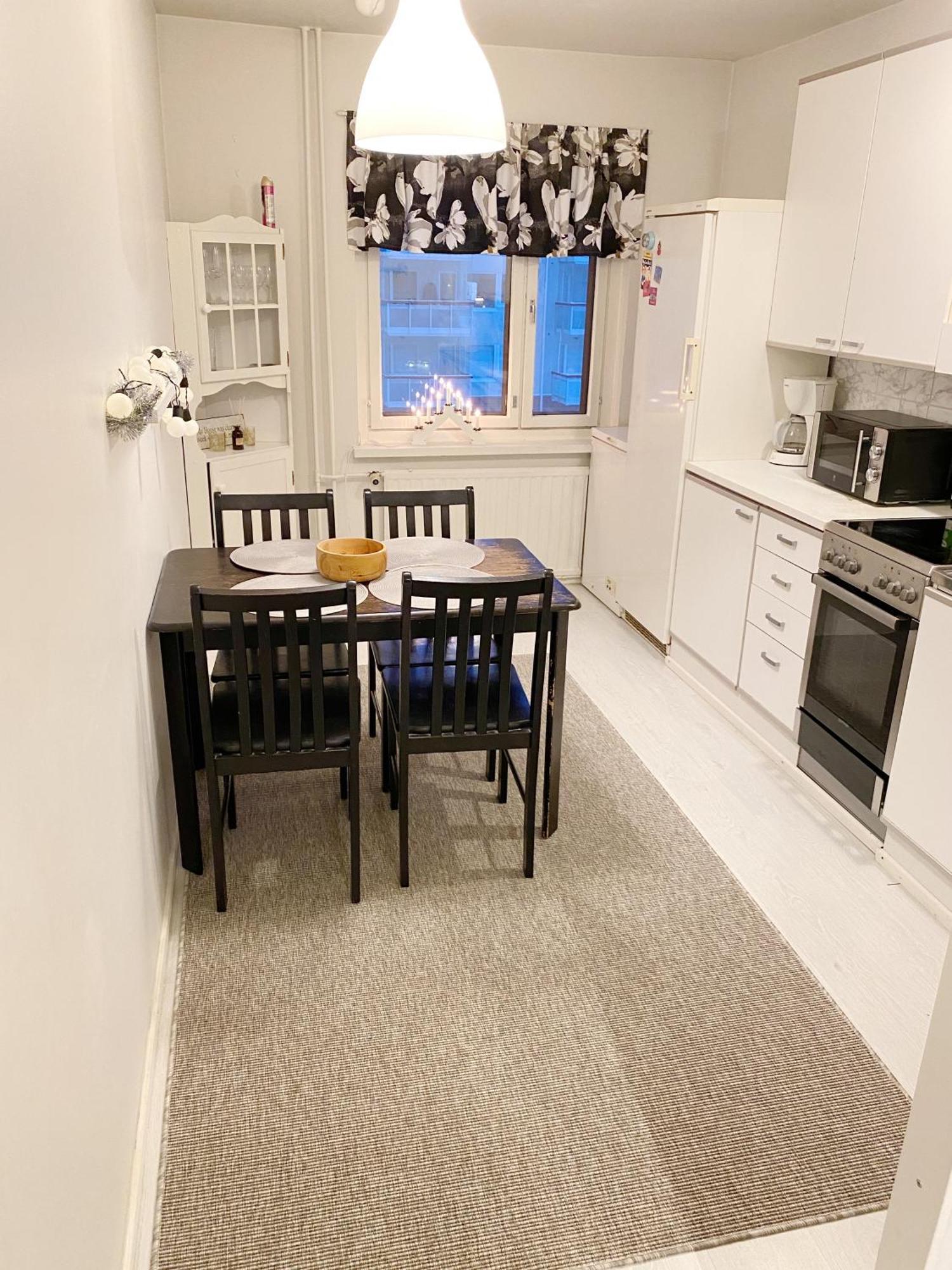 Spacious Home In Heart Of City โรวานิเอมิ ภายนอก รูปภาพ